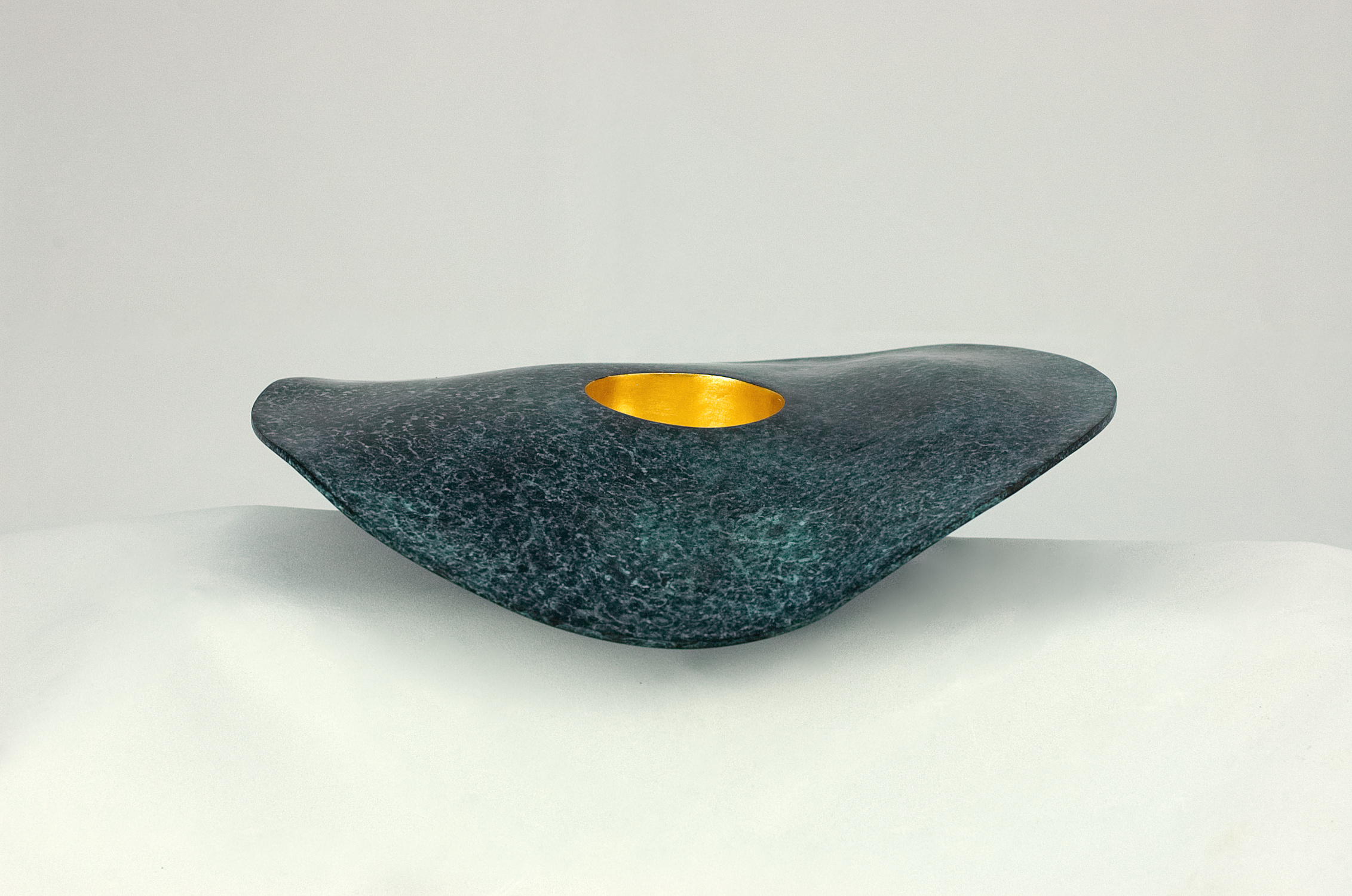 Modern sculpture in bronze. Wide rimmed bowl with the inside of the bowl gilded in 23.5 carat gold. 27 x 5 cms. 2018. One of an edition of 8.