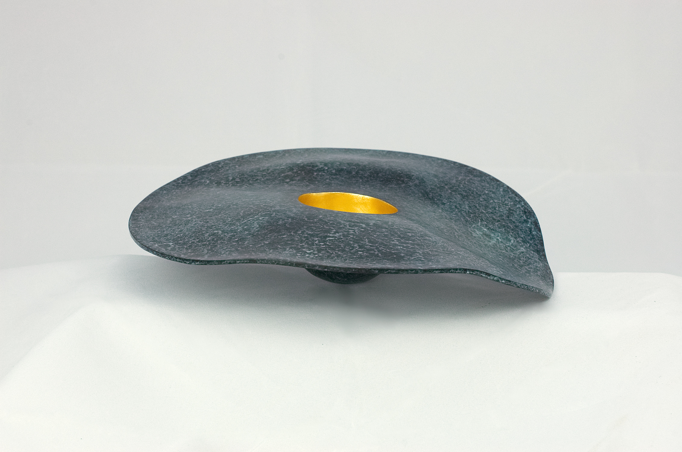 Modern sculpture in bronze. Wide rimmed bowl with the inside of the bowl gilded in 23.5 carat gold. 27 x 5 cms. 2018. One of an edition of 8.